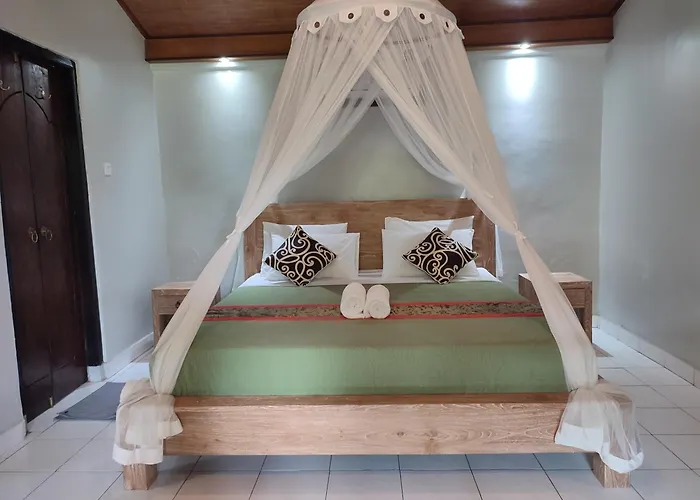 Pucang Sari House Homestay *
