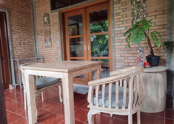 Homestay Pucang Sari House *
