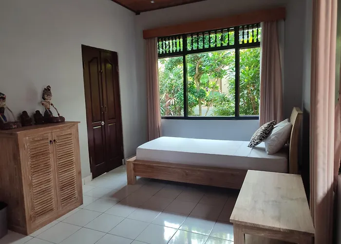 Pucang Sari House Homestay *
